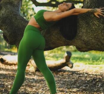 why do people love yoga pants