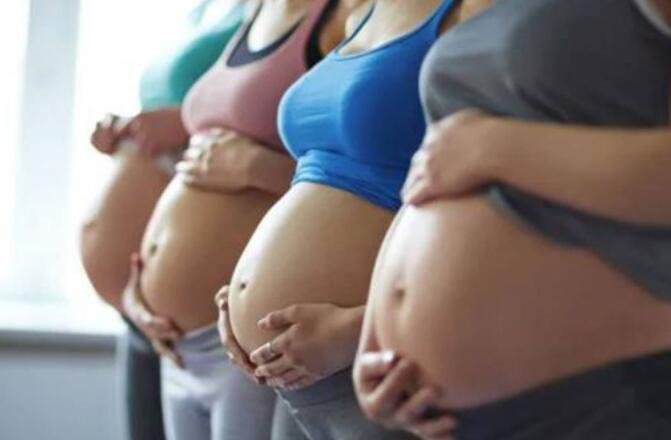what should pregnant women wear